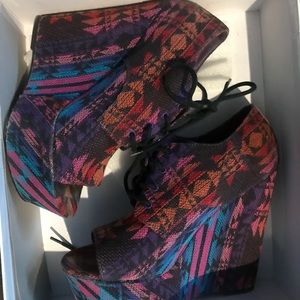 STEVE MADDEN platform colorful open toe wedges